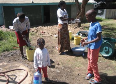 Kandisi, Kenya (2009): Acqua potabile in Kenya…come poter bere la solidarietà